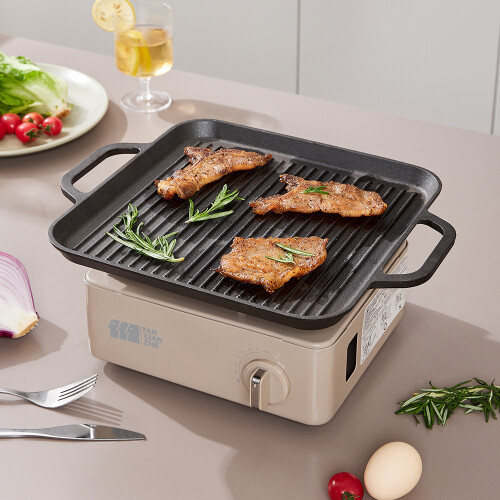 Living And Home Cast Iron Griddle Pan with Dual Handles 1