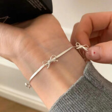 (StyleG) Refined Fragment Silver Pearl Bracelet For Women Timeless Fashion Accessory