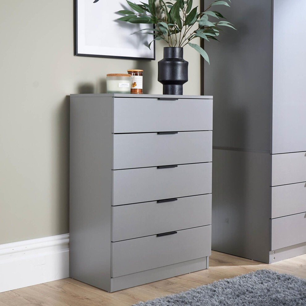Stratford Grey Oak Chest of 5 Drawers Bedroom Furniture With Metal Runners