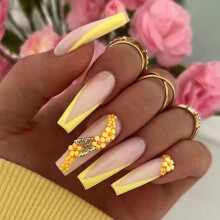 Luxurious Hollow Butterfly And Floral Design Wearable Nail Tips For Ladies