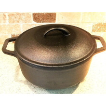 VG® Pre-Seasoned Cast Iron Dutch Oven 4.7L with Lid & Oven Gloves