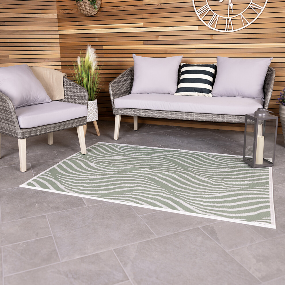 CHARLES BENTLEY Green Wave Lightweight Weatherproof Indoor/Outdoor Rug Plastic Garden Lightweight UV Resistant Recycled Material Mat For Balcony Beach