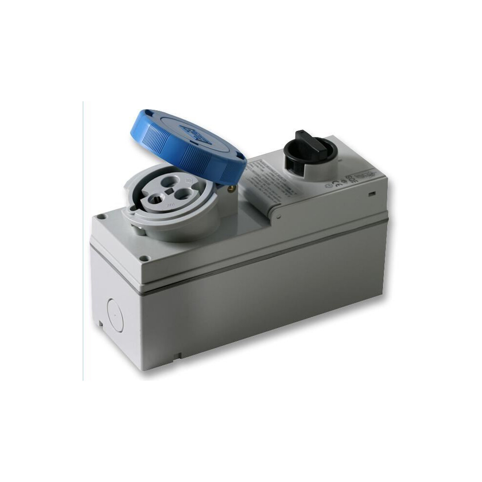 Pro Power - 32A, 240V, Switched Interlocked Vertical Cee Socket, 2P+E, Blue 3561214112035