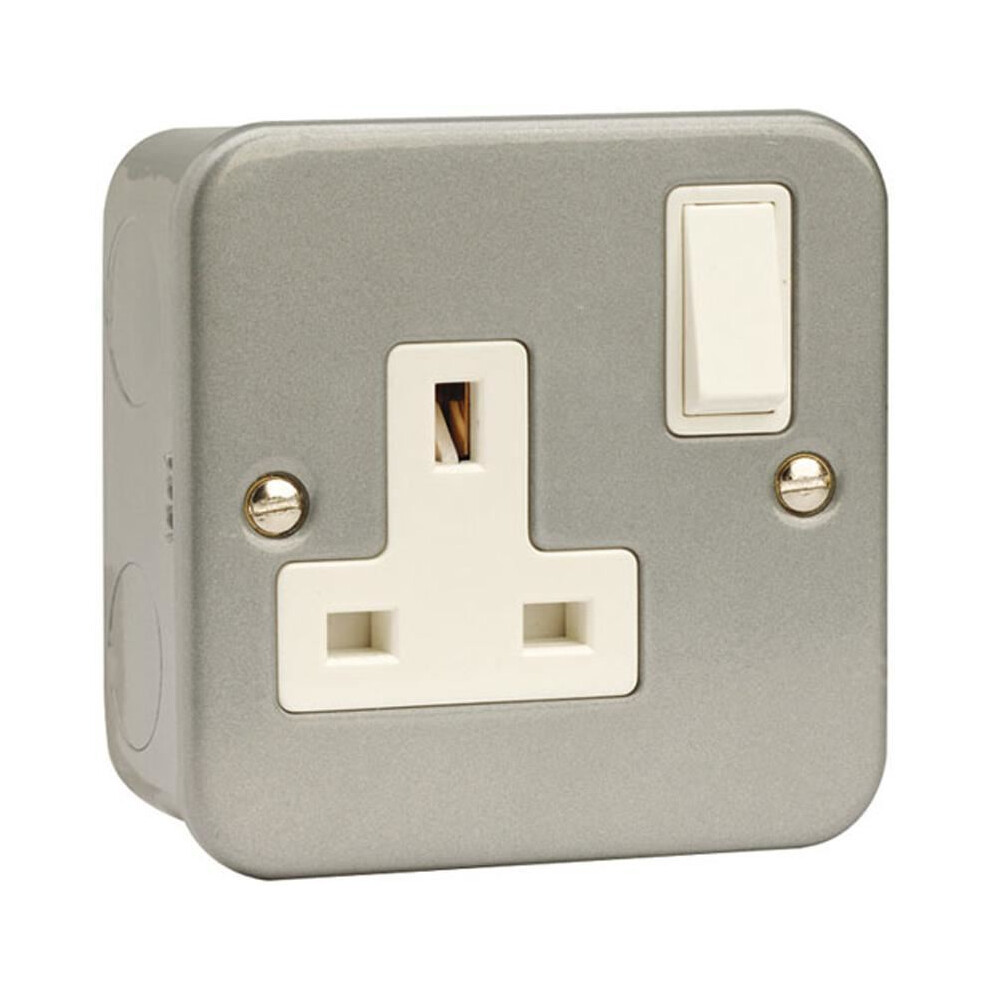 Click - 1 Gang Dp 13A Metal Clad Switched Socket 5060021991317