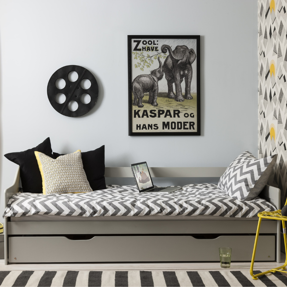 Noa And Nani Hove Day Bed With Pullout Trundle In Silk Grey