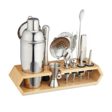 das 16-teilige Cocktailset mit Ständer