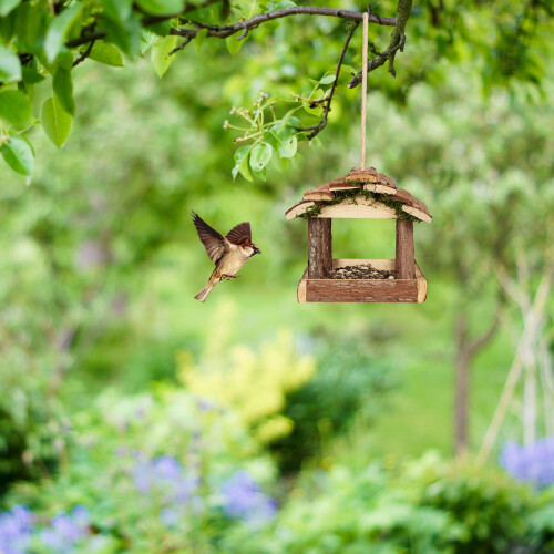 Vogelhäuschen mit Rinde 1