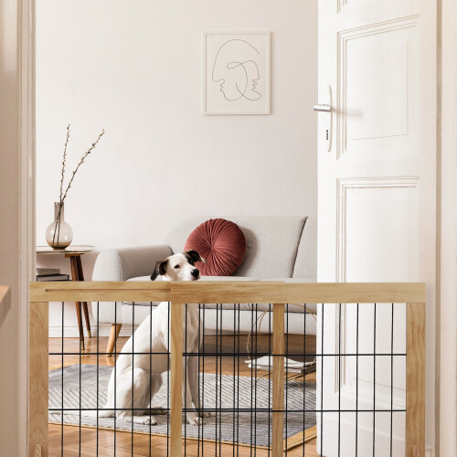 Retractable security gate in natural wood 2