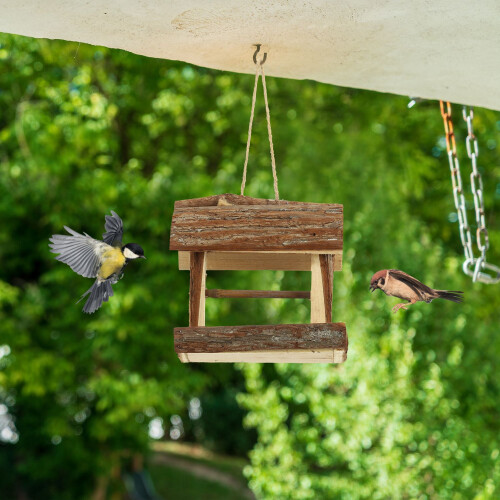 Fuglemater i tre med oppheng 1