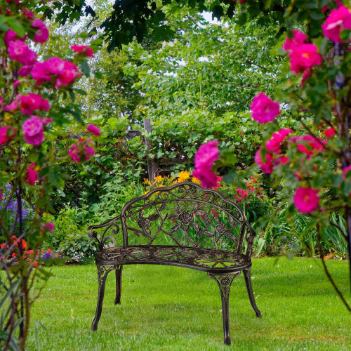 Gartenbank mit Rosen 1