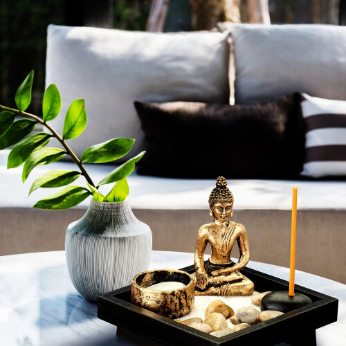 Zen-Garten mit Buddha 1