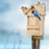 Vogelhaus aus Holz mit Spitzdach 2