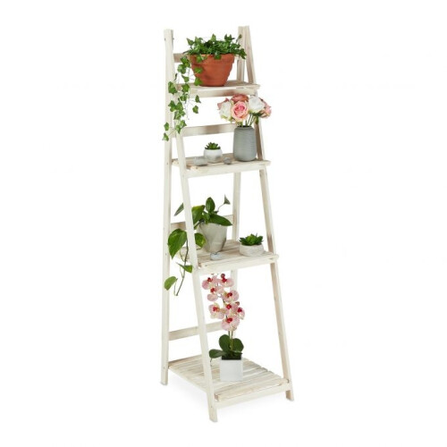 Weiße Treppe mit Holzblumen