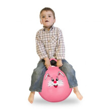 Bambini che giocano con la palla rimbalzante