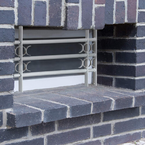 Burglar protection with extendable window grill 1