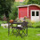 Quadratischer Gartentisch aus Holz 2