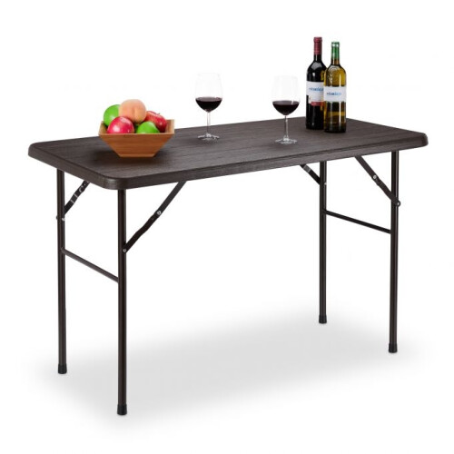 Quadratischer Gartentisch aus Holz