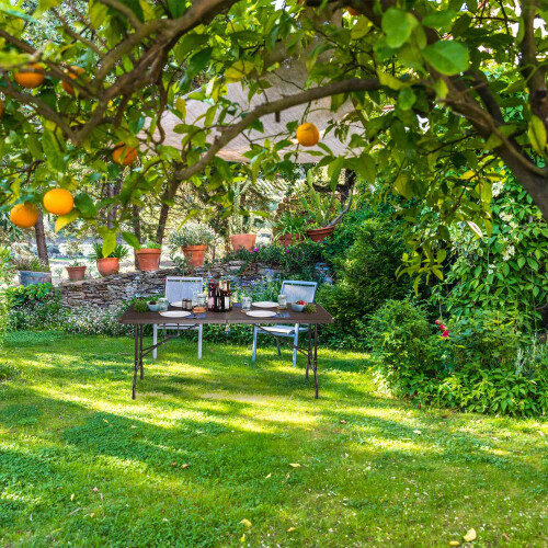 Klappbarer Gartentisch in Holzoptik 2