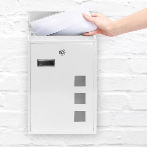 Briefkasten mit 3 quadratischen Sichtfenstern 1