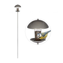 Vogelfutterstation auf einem Stock
