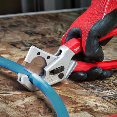 Milwaukee Plastic Cutter 2