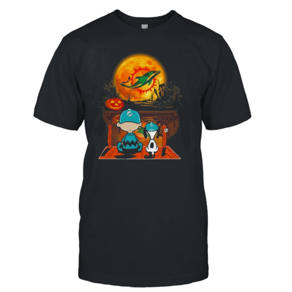 (M) Snoopy And Charlie Brown Miami Dolphins Sitting Under Moon Halloween 2023 T-shirt