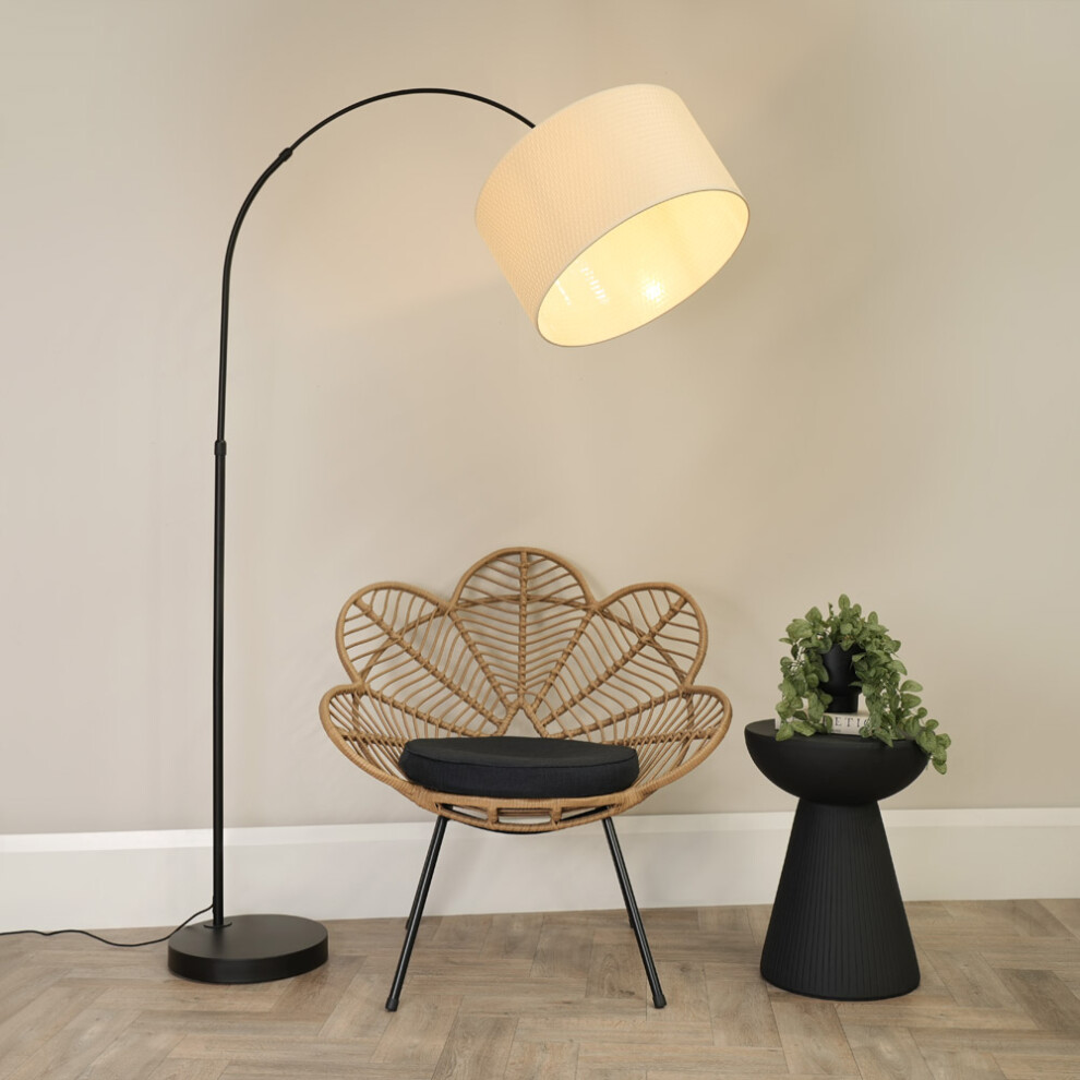 ValueLights Louis Wicker Drum Shade Black Arched Floor Lamp & Bulb