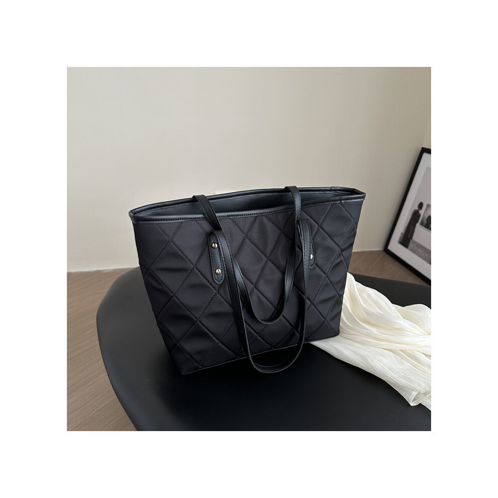 (Black No Pendant) Large Trendy Capacity Nylon Quilted Tote Bag For Women Stylish And Versatile Design