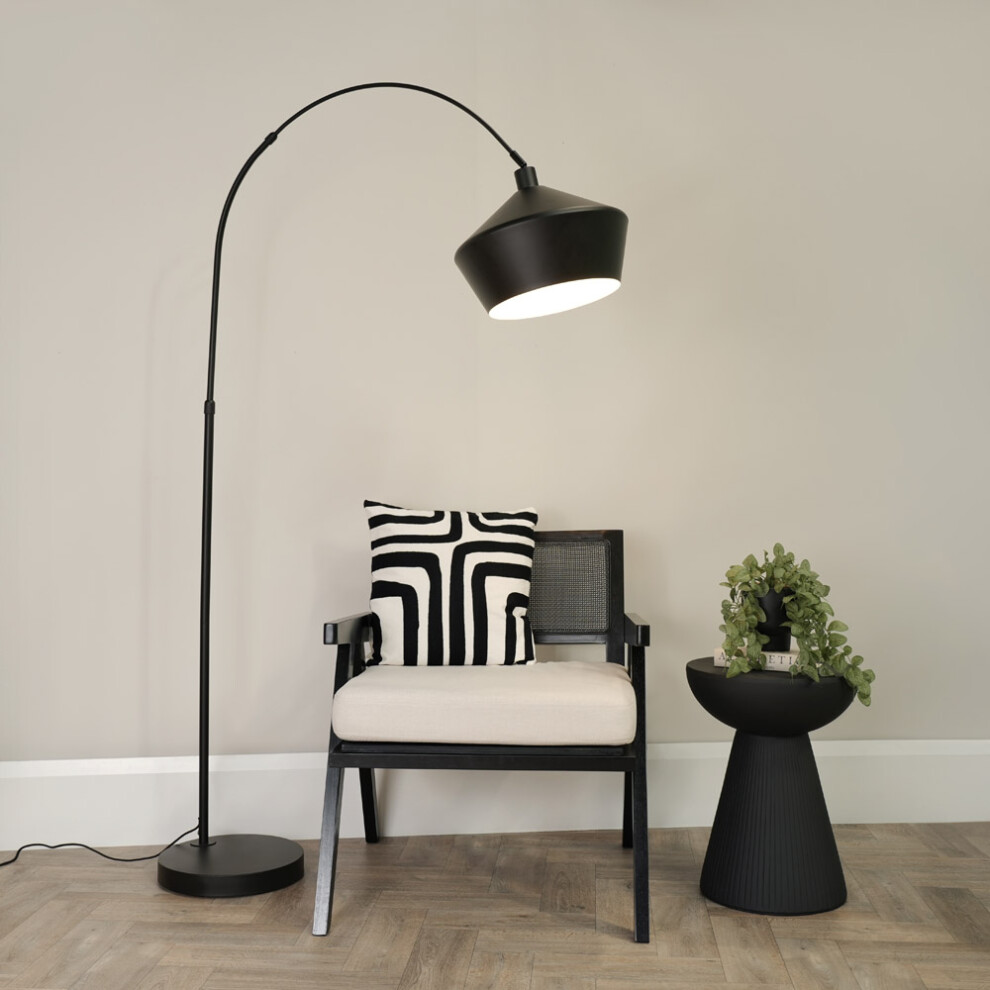 ValueLights Louis Black Metal Shade Black Arched Floor Lamp & Bulb