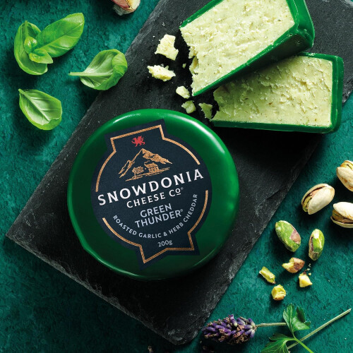 Cheese, Crackers, Chutney and Wine Gift Hamper with Snowdonia cheese 2
