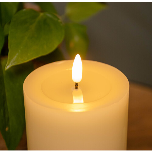 9cm x 18cm Cream Wax Melted Pool Effect Candle with Timer Function and Warm White LED 1