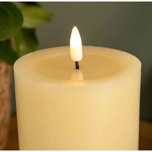 9cm x 18cm Cream Wax Melted Pool Effect Candle with Timer Function and Warm White LED 2