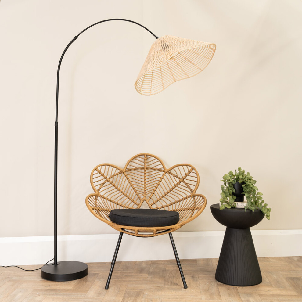 ValueLights Louis  Wicker Tapered Shade Black Arched Floor Lamp & Bulb