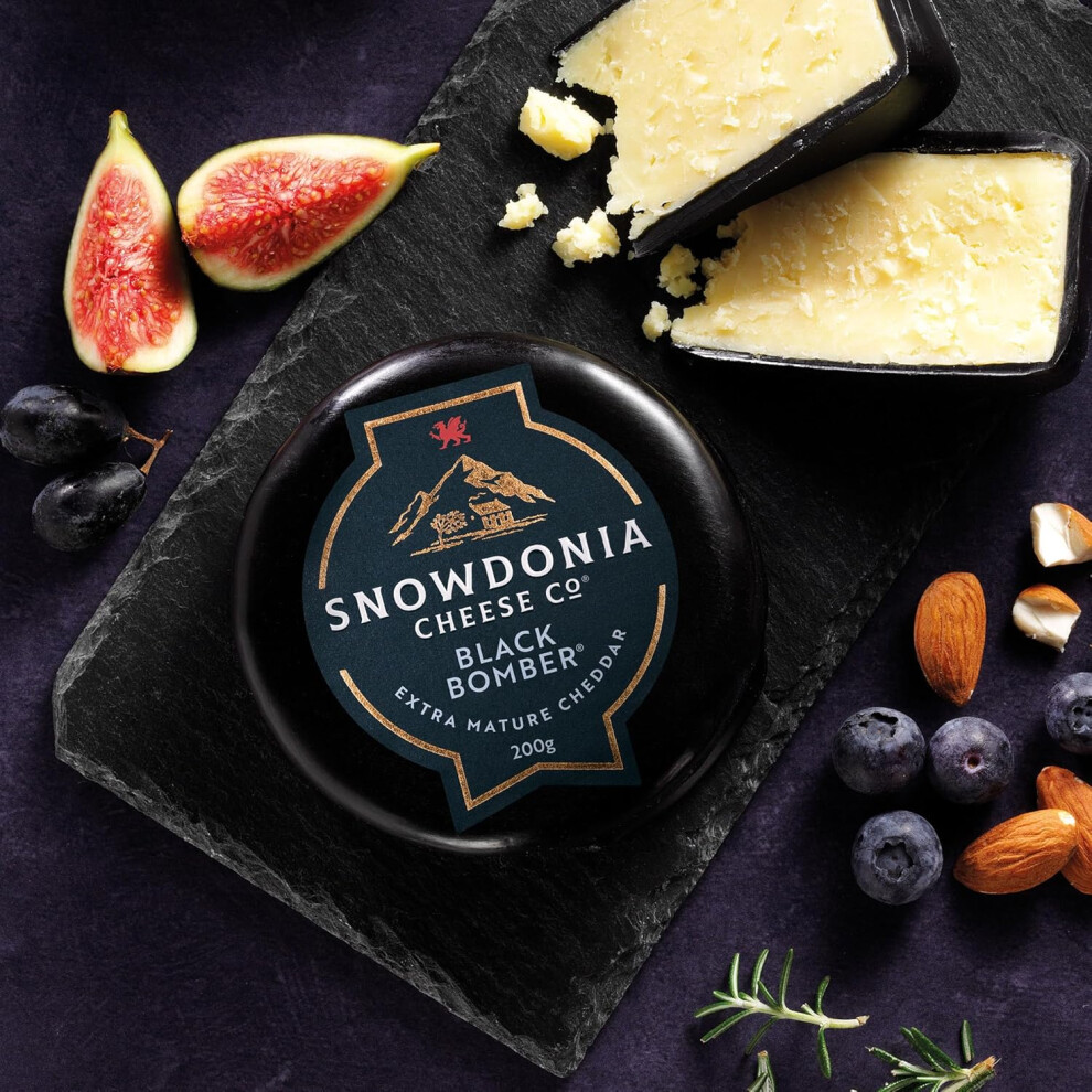 (2 x 200g) Black bomber cheese by Great British Trading