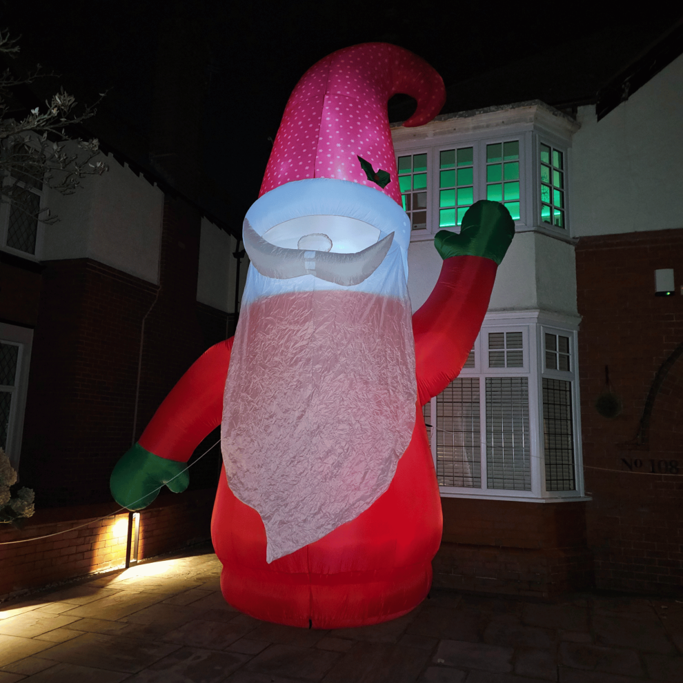 Samuel Alexander Giant: 20Ft Inflatable Up Christmas Gonk With Raised Arm & Leds Light