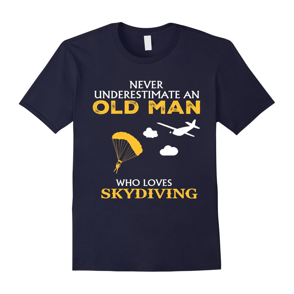 (M) Never underestimate an old womanâ¦loves skydiving Tshirt-Father's Day