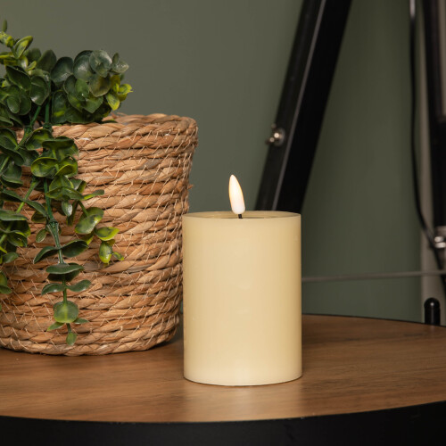 7.5cm x 10cm Cream Wax Melted Pool Effect Candle with Timer Function and Warm White LED 2