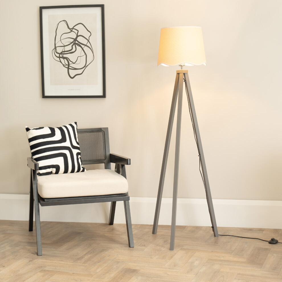 ValueLights Barbro Grey Wood Scallop White Edge Shade Floor Lamp