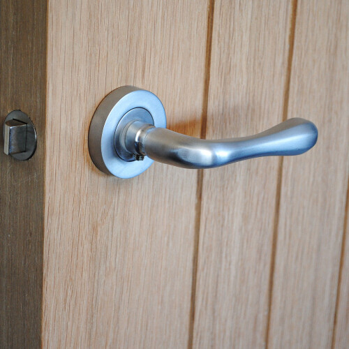 (Satin Chrome) VIBE Leandro Lever on Rose Door Handle
