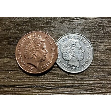 COIN UNIQUE 10p-2p MAGIC TRICK [MAGIC VANISHING 10p COIN]