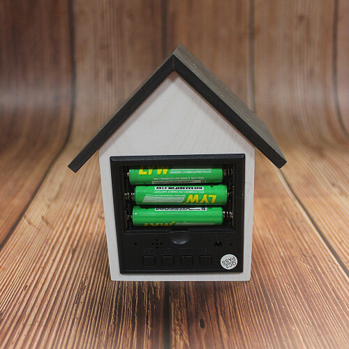 (White light) Log Cabin Clock Q Version of the House-shaped Electronic Clock 2