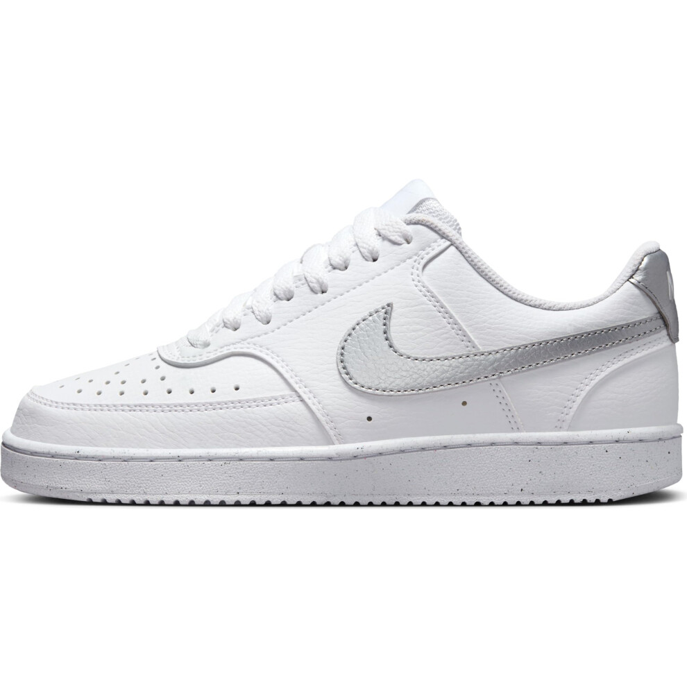 NIKE Women's Low-top Walking Shoe  White Metallic Silver White  9 AU