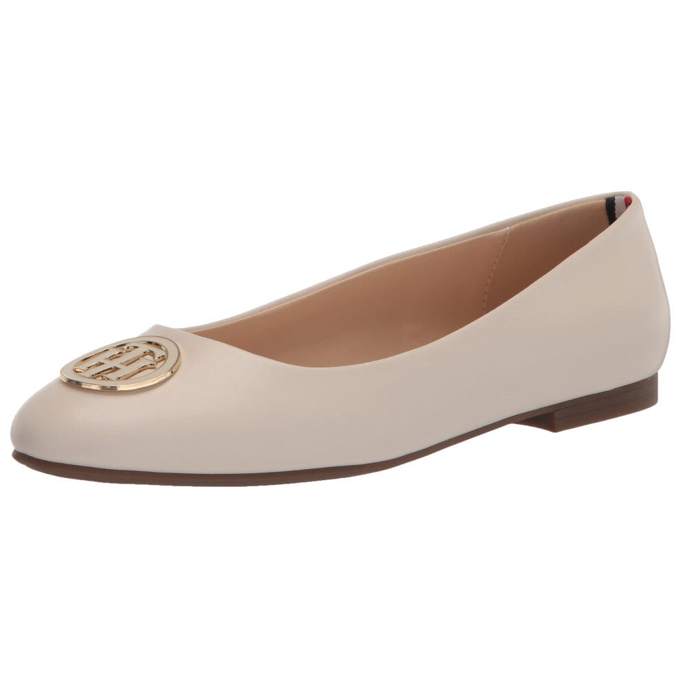 Tommy Hilfiger Women's GANIMAY Ballet Flat  Chic Cream 150  9.5