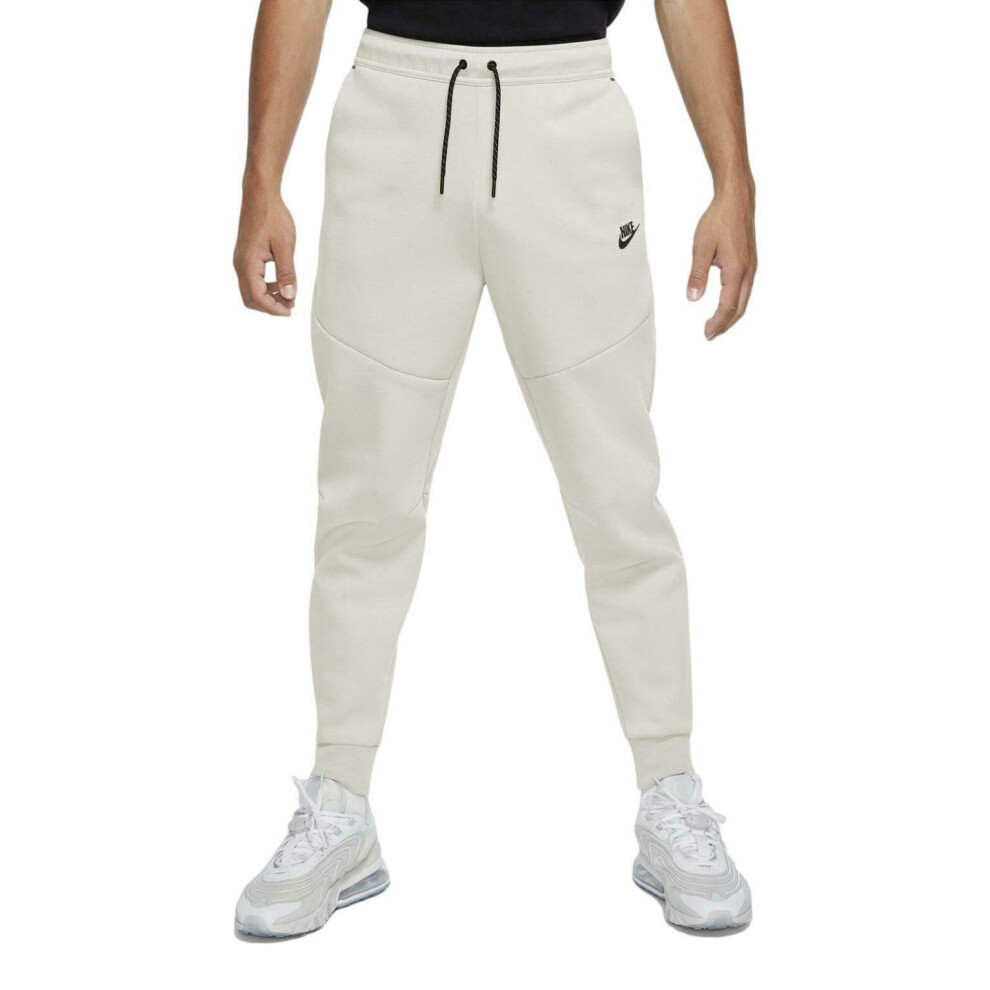 Nike Sportswear Tech Fleece Men's Joggers Slim fit for a Tailored Feel