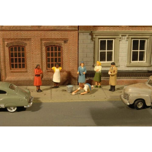 BACHMANN Scene Scapes Figures - SIDEWALK PEOPLE (7pcs/pk) - O Scale