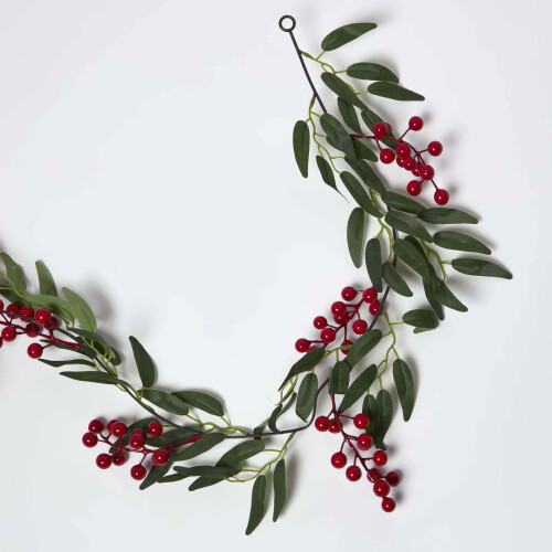 Homescapes HOMESCAPES Artificial Winter Berries and Olive Leaf Garland 1