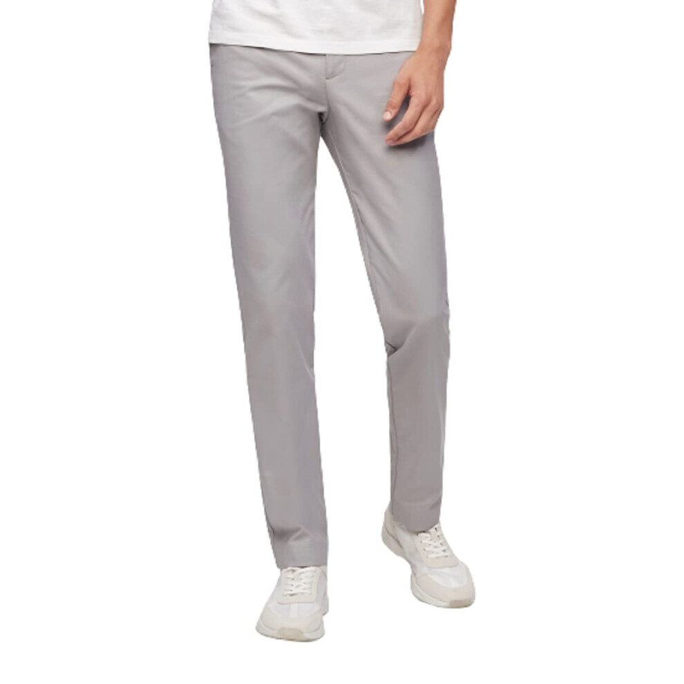 Calvin Klein Men's Modern Stretch Wrinkle Resistant Chino Pants in Sli