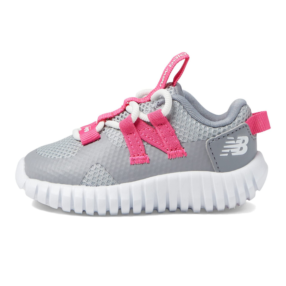 New Balance Girls PLAYGRUV V2 Bungee Sneaker  Grey/Hi-Pink  1 Little K