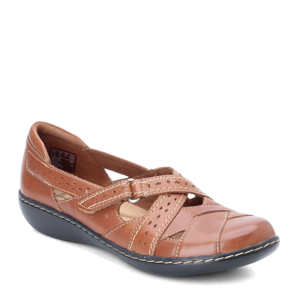 Clarks Women's Ashland Spin Q Slip-On Loafer  Tan  8