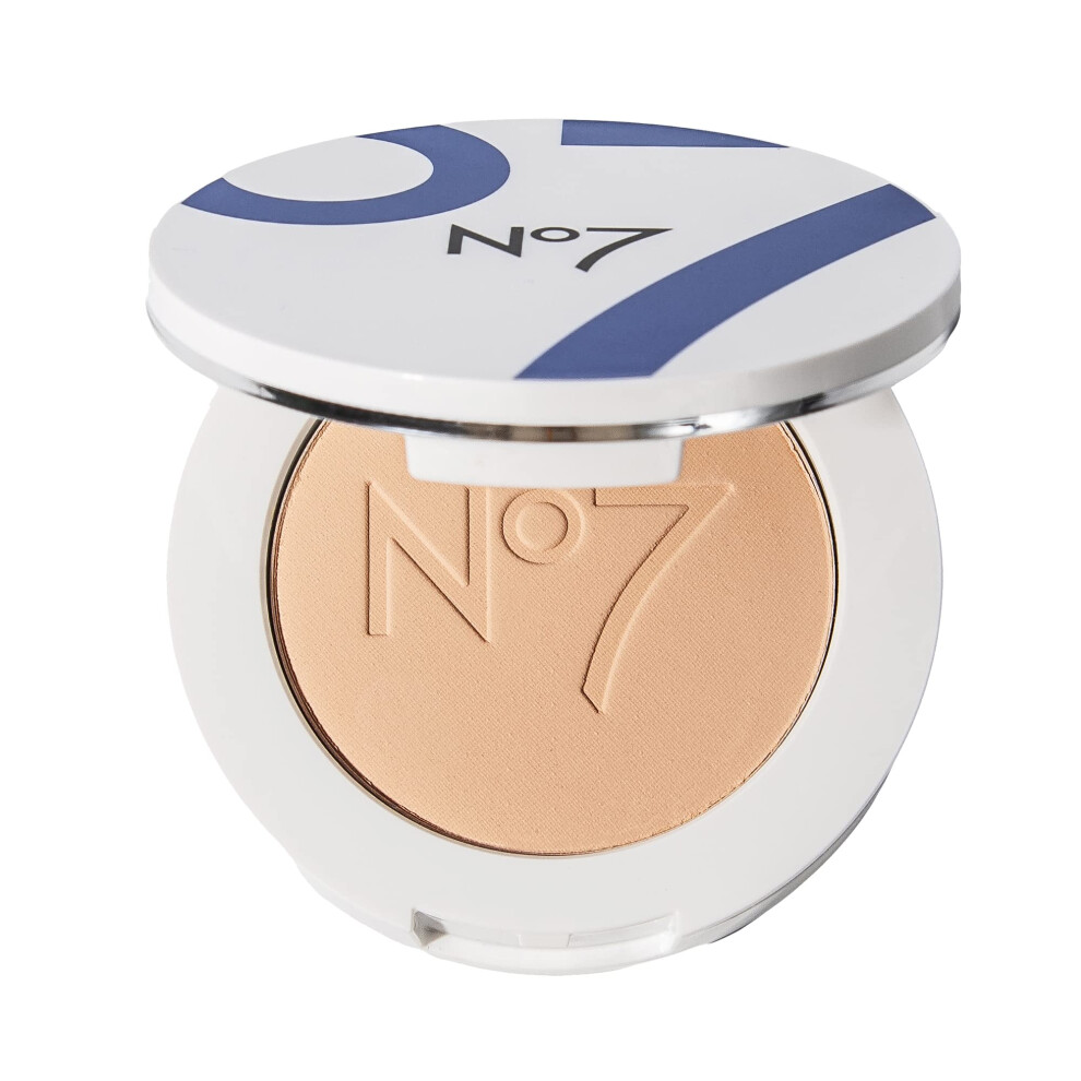 No7 Lift & Luminate Triple Action Powder - Medium - Pressed Makeup Setting Powder for Face - Compact Setting Powder Reduces the Appearance o